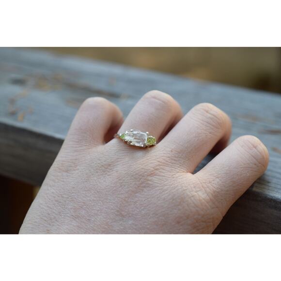 Peridot Ring, unique raw stone ring, natural gemstone ring, anniversary ring - Picture 4 of 8